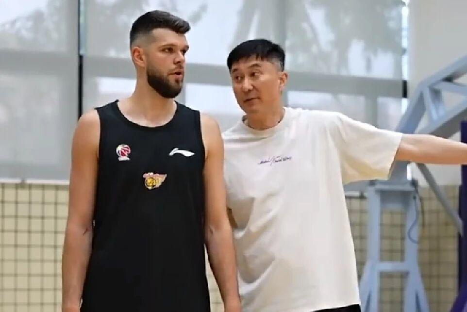 欧亿体育登录入口-广东男篮积极备战,杜锋指导拉科塞维奇,徐杰胡明轩状态出色